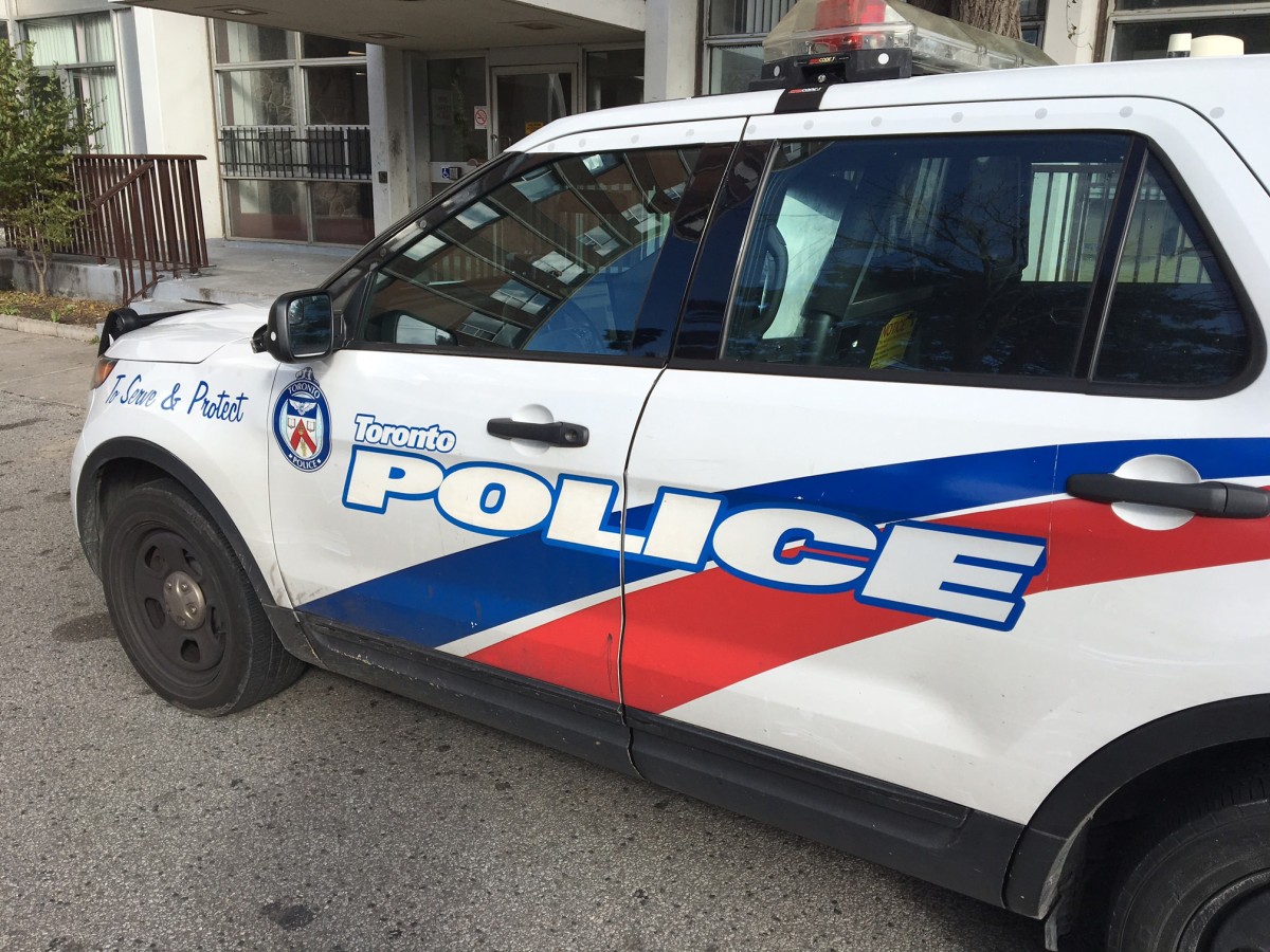 Toronto police seek help identifying body of woman found on Lake ...