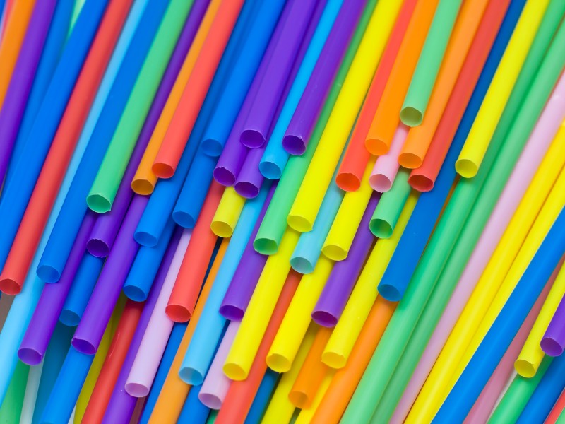 Many colored straws thrown on top of each other