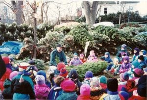 Dave teaches school children about trees at Kew Gardens.